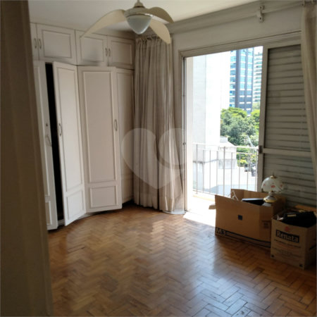 Apartamento à venda com 3 quartos, sendo 1 suíte,  em Aclimação, São Paulo, SP