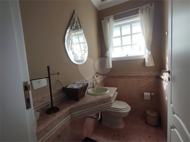 Sobrado à venda com 4 quartos, sendo 2 suítes,  em Interlagos, São Paulo, SP