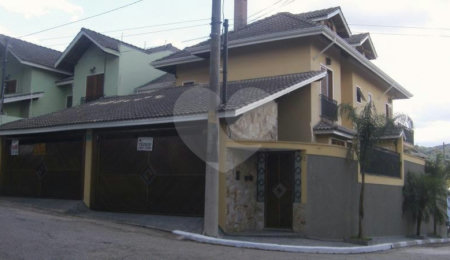 Sobrado à venda com 4 quartos, sendo 2 suítes,  em Horto Florestal, São Paulo, SP
