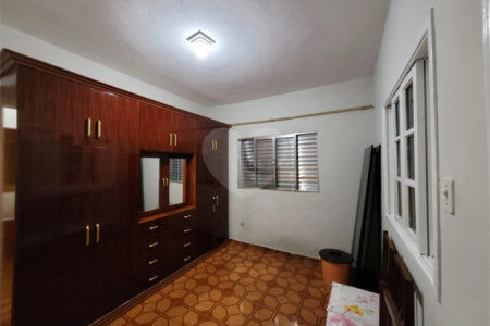 Sobrado à venda com 4 quartos em Vila Jurema, Ferraz de Vasconcelos, SP
