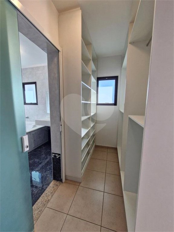 Casa à venda ou para alugar com 3 quartos, sendo 1 suíte, no condomínio Recanto dos Paturis, Vinhedo - SP