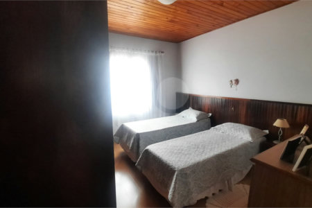 Casa à venda com 4 quartos, sendo 1 suíte,  em Vila Rosália, Guarulhos, SP