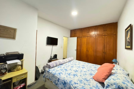 Apartamento com 2 dormitórios e suíte + dependência de serviço completa na Ponta da Praia – Localização privilegiada próximo à Praça Dino Bueno