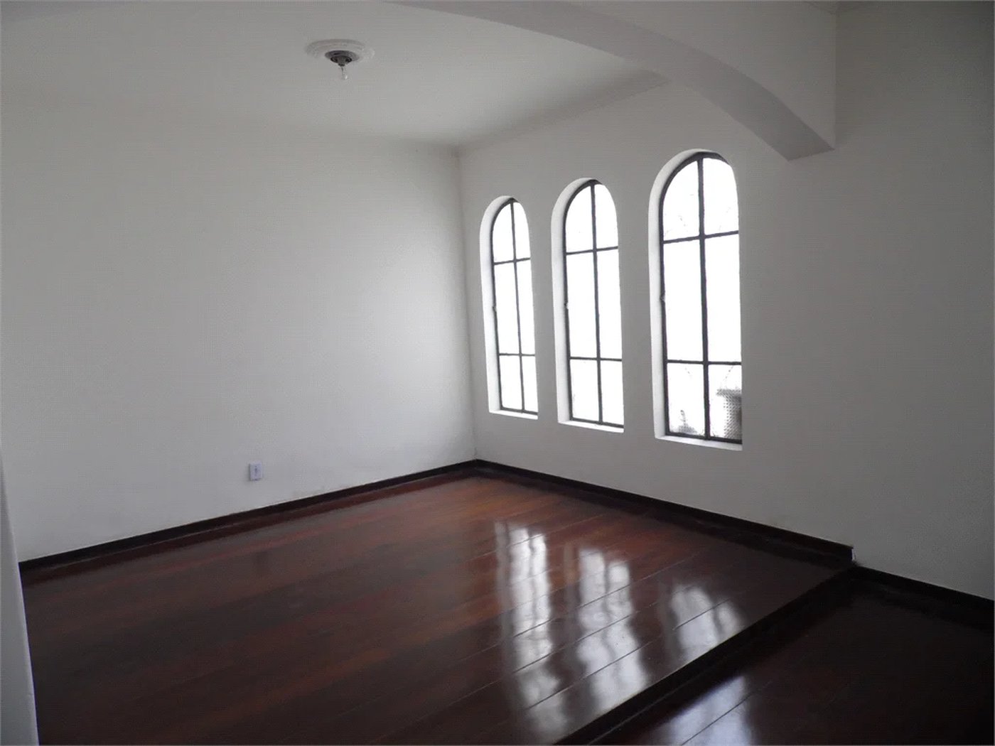 Casa à venda com 5 quartos, sendo 3 suítes, em Vila São Francisco, São Paulo, SP