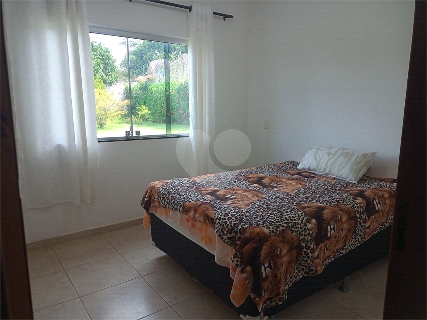 Casa à venda com 4 quartos, sendo 1 suíte,  no condomínio Village da Serra, Araçoiaba da Serra - SP