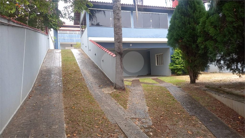 Casa à venda com 8 quartos, sendo 3 suítes,  no condomínio Terras de Santa Rosa, Salto - SP