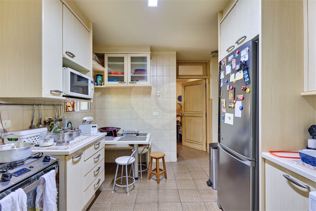 Casa à venda com 4 quartos, sendo 2 suítes, em Jardim Cordeiro, São Paulo, SP