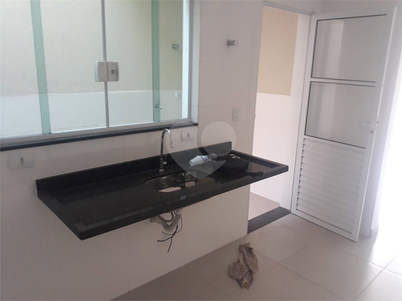 Casa à venda com 2 suítes no condomínio Casa de Pedra, São Paulo - SP
