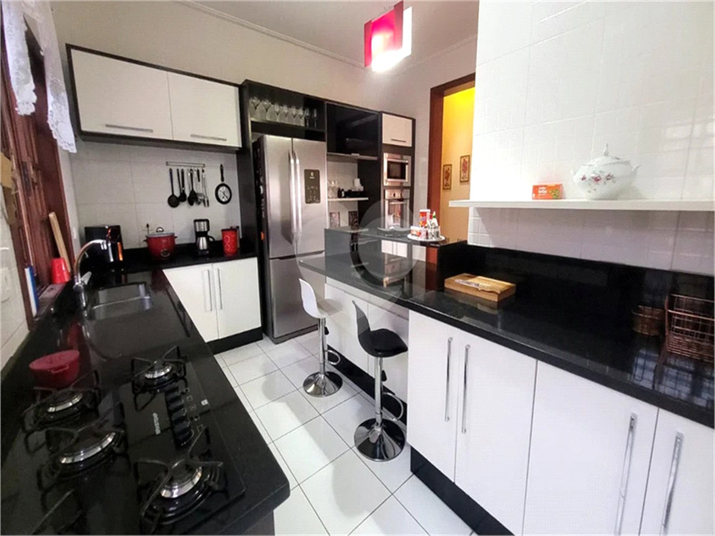 Casa à venda com 4 quartos, sendo 1 suíte, no condomínio Alpes da Cantareira, Mairiporã - SP