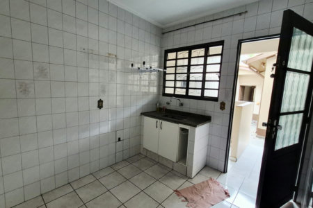 Casa espaçosa com edícula e 218 m² muito bem aproveitados! Conjunto Residencial Butantã, São Paulo - SP