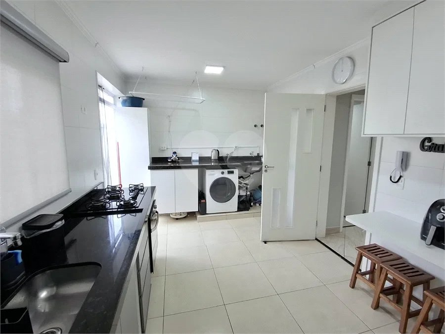 Casa à venda com 3 quartos, sendo 1 suíte, no condomínio Vila Arnoni, São Paulo - SP