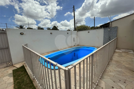 Casa à venda com 3 quartos, sendo 1 suíte,  em Jardim Primaveril, Três Lagoas, MS