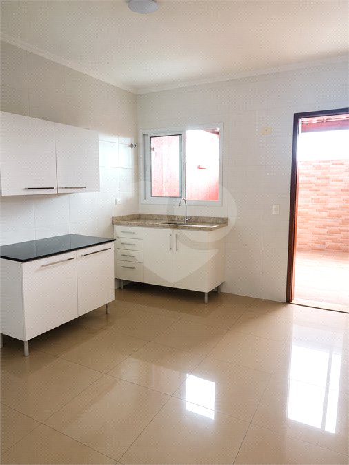 Sobrado à venda com 3 quartos, sendo 1 suíte,  em Vila Linda, Santo André, SP