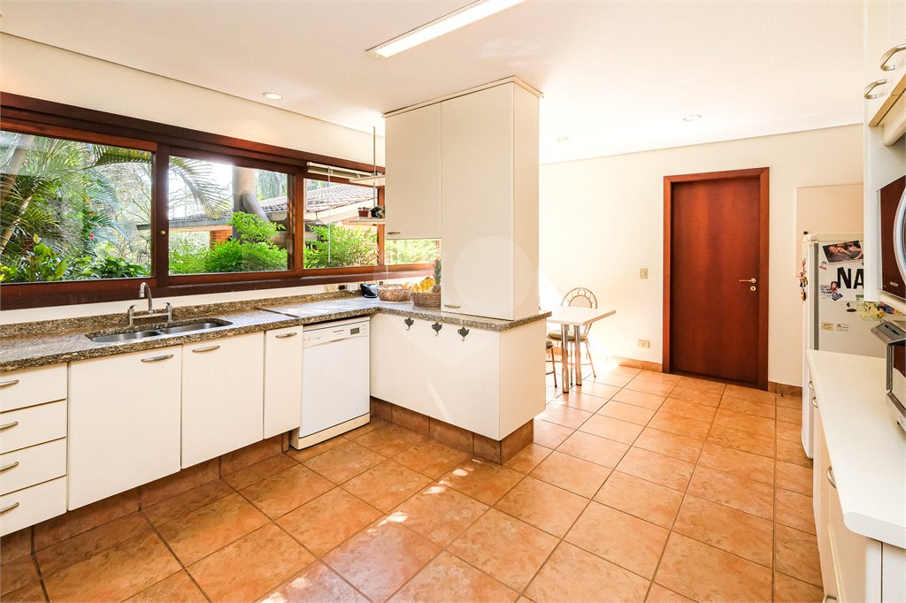 Casa à venda com 4 quartos, sendo 2 suítes, em Jardim Cordeiro, São Paulo, SP