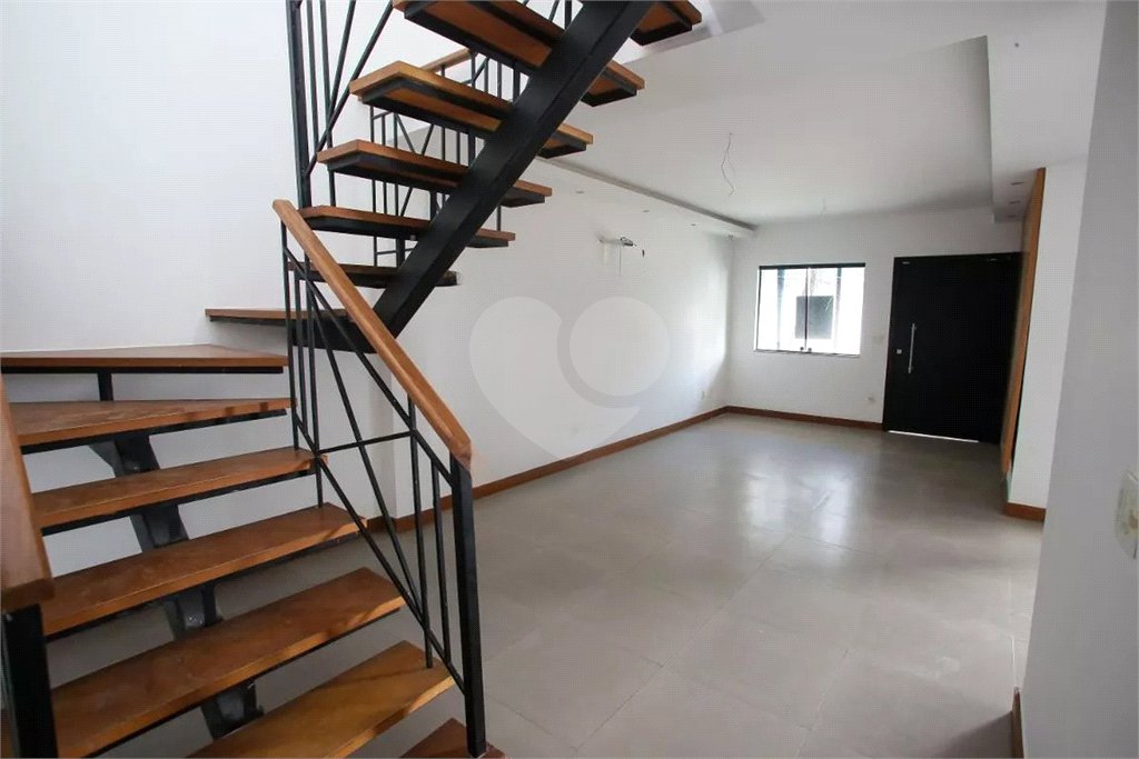 Casa à venda com 4 quartos, sendo 3 suítes, no condomínio Lícia de Alvarenga, Rio de Janeiro - RJ