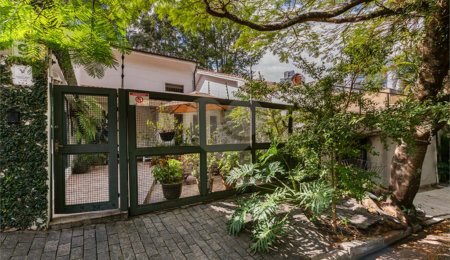 Sobrado à venda com 4 quartos, sendo 2 suítes,  em Vila Madalena, São Paulo, SP