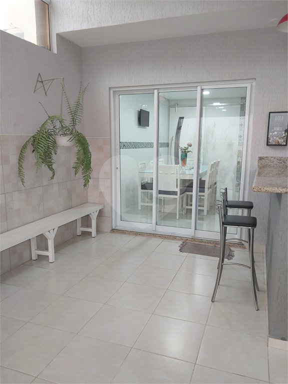 Sobrado à venda com 3 quartos, sendo 1 suíte, em Vila Nova Socorro, Mogi das Cruzes, SP