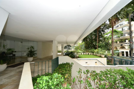 Apartamento à venda com 3 quartos, sendo 1 suíte,  em Itaim Bibi, São Paulo, SP