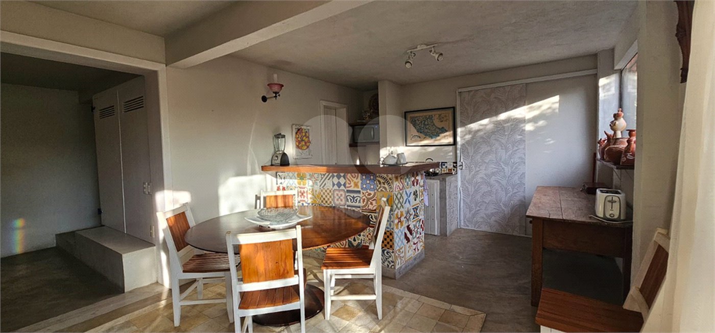 Casa à venda com 4 quartos, sendo 3 suítes, em João Fernandes, Armação dos Búzios, RJ