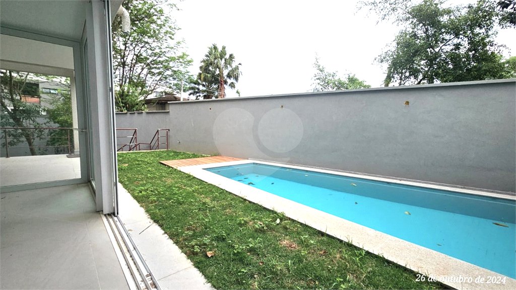 Casa à venda com 4 suítes no condomínio Vila Arese, São Paulo - SP