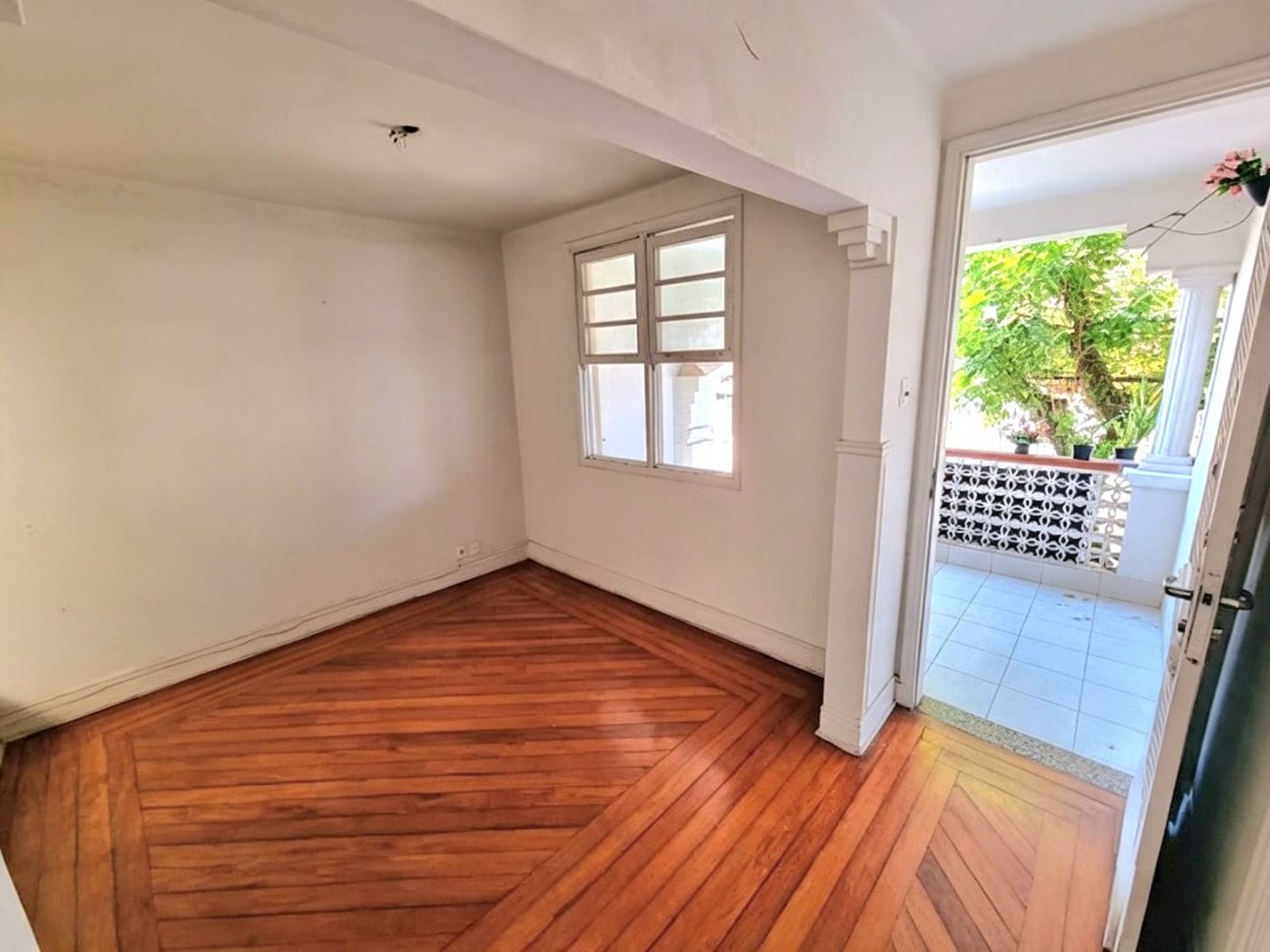 Casa com 3 dormitórios à venda, 119 m² por R$ 689.000,00 - Pompéia - Santos/SP