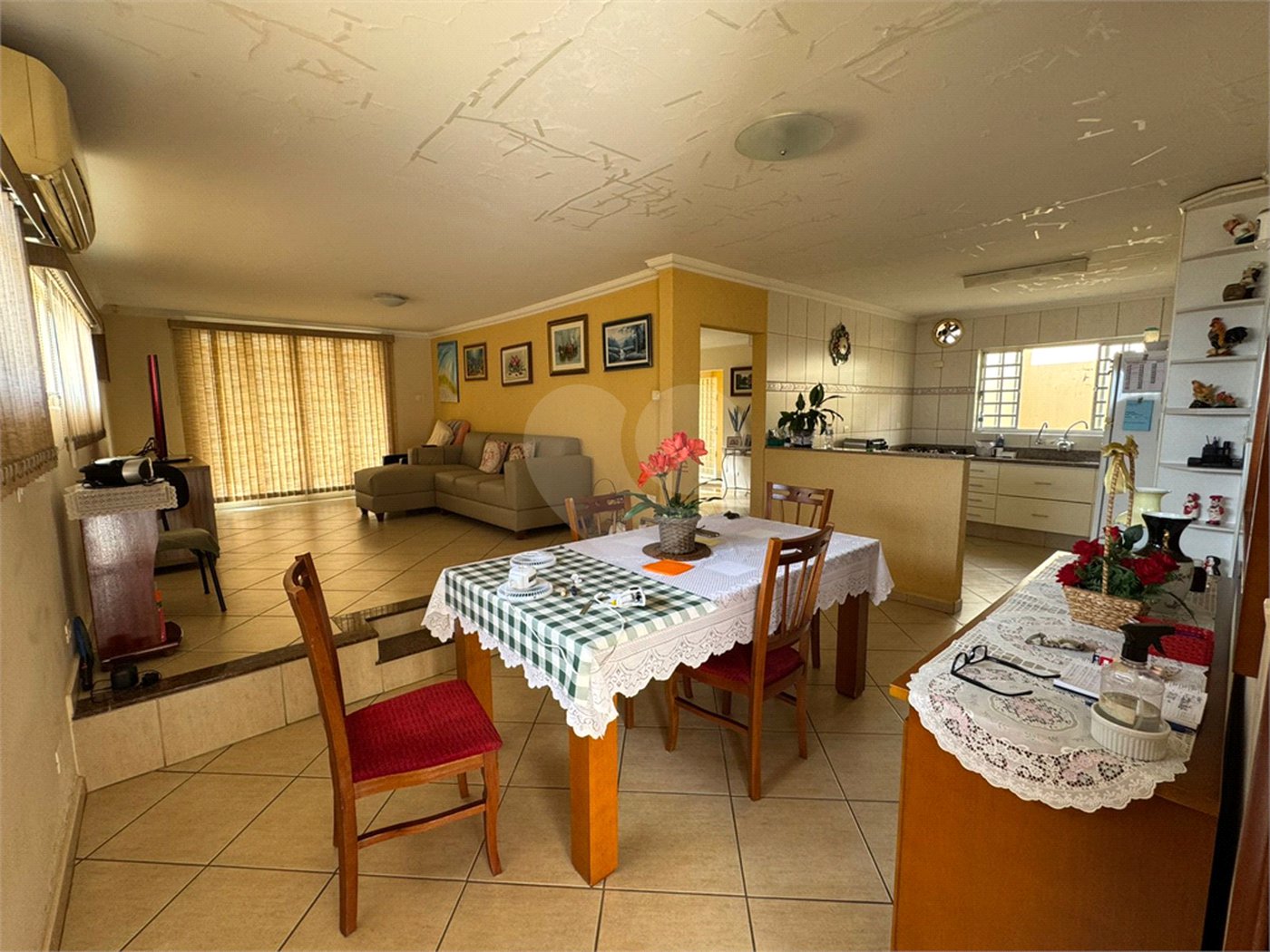 Casa à venda com 4 quartos, sendo 1 suíte, em Vila Henrique, Salto, SP