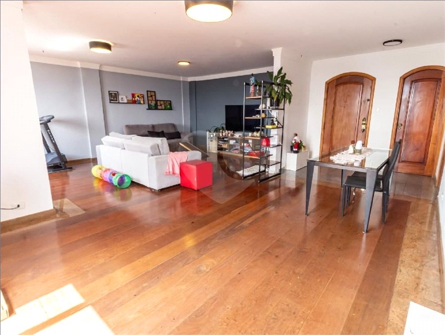 Apartamento à venda com 3 quartos, sendo 1 suíte,  em Mooca, São Paulo, SP