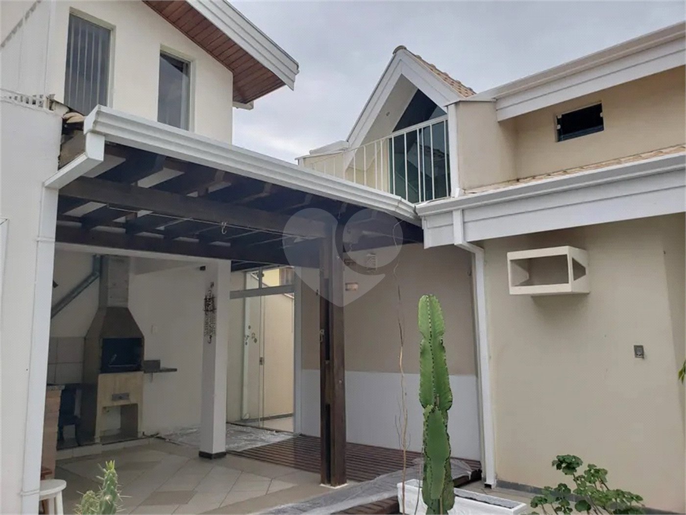 Casa à venda com 4 quartos, sendo 3 suítes, no condomínio Vila Inglesa, Sorocaba - SP