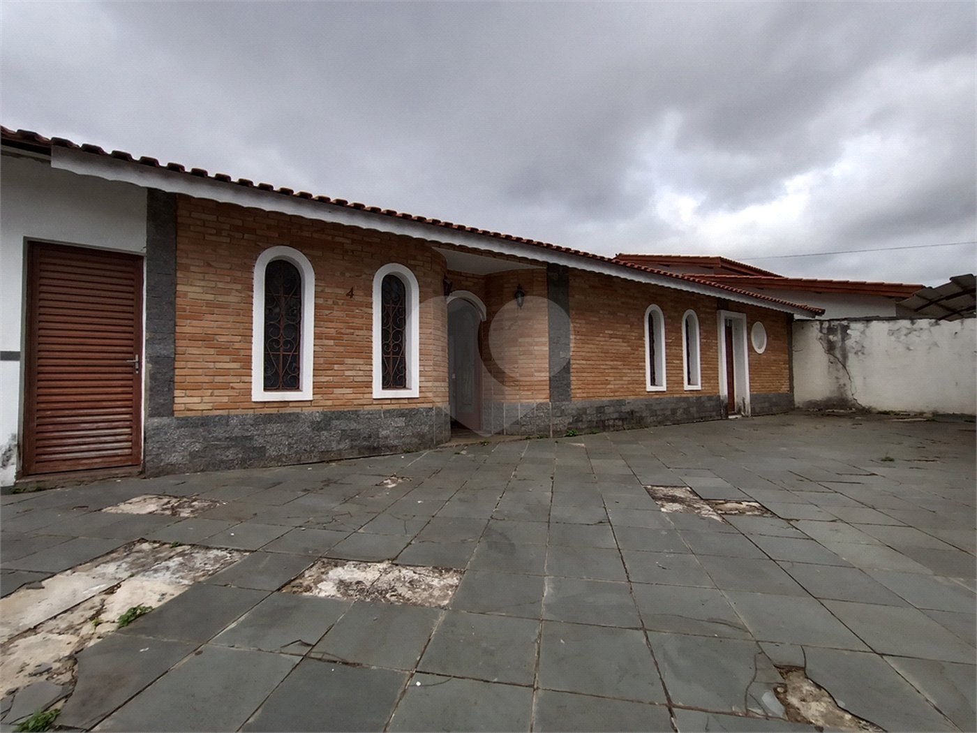 Casa à venda com 4 quartos, sendo 3 suítes, no condomínio Rancho Dirce, Sorocaba - SP