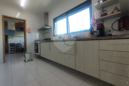 Apartamento à venda com 4 quartos, sendo 3 suítes, em Aclimação, São Paulo, SP