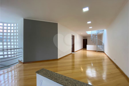 Sobrado à venda com 7 quartos, sendo 2 suítes, em Brooklin Paulista, São Paulo, SP