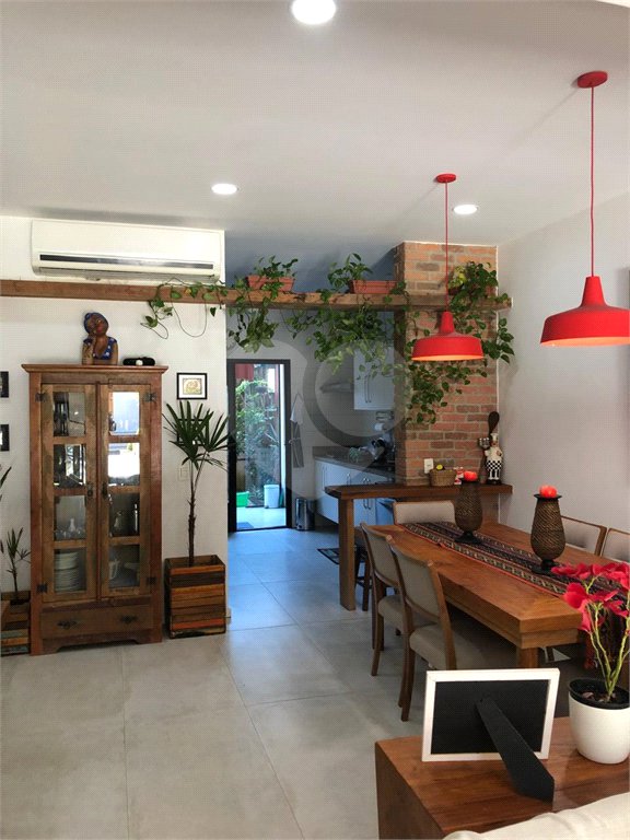 Casa à venda com 9 quartos, sendo 8 suítes, no condomínio Village Elisabete, Rio de Janeiro - RJ