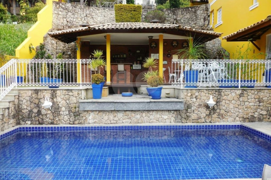 Casa à venda com 3 suítes no condomínio Itatinga I, São Paulo - SP