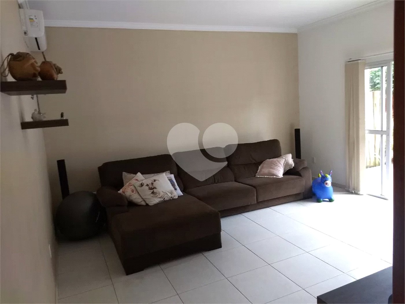 Casa à venda com 3 quartos, sendo 1 suíte, no condomínio Acmti - Colinas do Mosteiro, Terras de Itaici e Recanto dos Pássaros, Indaiatuba - SP