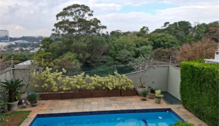 Sobrado à venda com 4 quartos, sendo 2 suítes, em Jardim Leonor, São Paulo, SP
