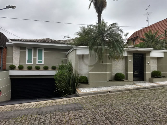 Casa Térrea à venda ou para alugar com 4 suítes em Horto, São Paulo, SP