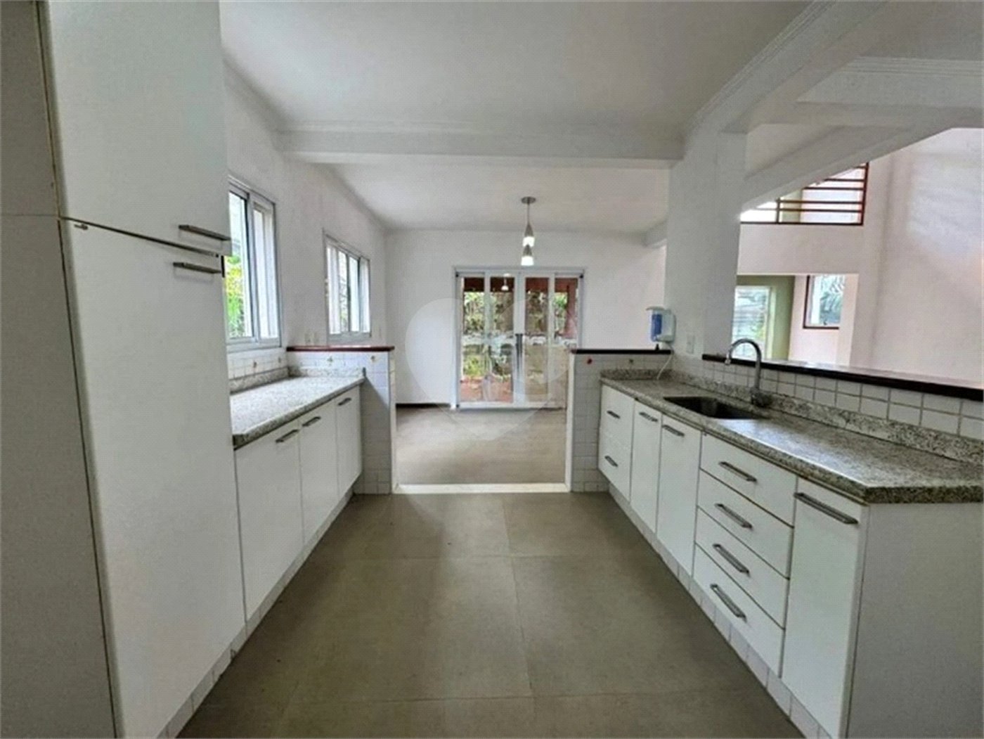 Casa à venda com 3 quartos, sendo 1 suíte,  no condomínio Residencial Recanto dos Paturis, Vinhedo - SP