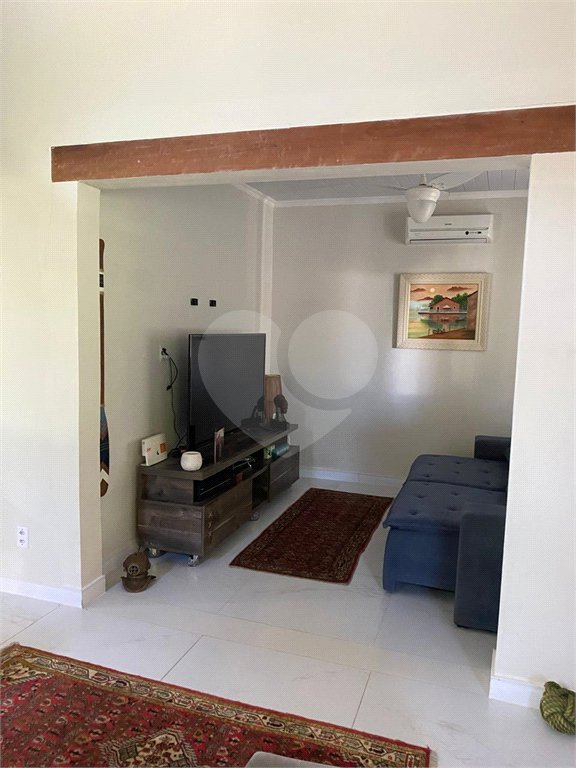 Casa em condomínio à venda com 3 quartos, sendo 2 suítes, em Caravelas, Armação dos Búzios, RJ