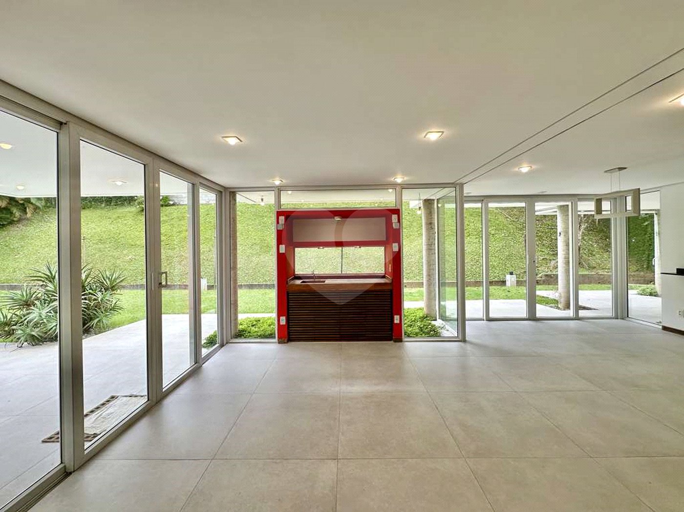 Casa à venda com 4 suítes no condomínio Recanto Impla, Carapicuíba - SP
