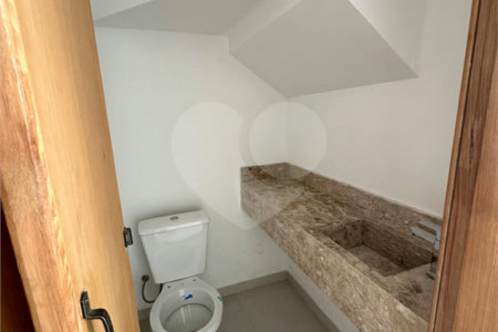 Sobrado à venda com 3 quartos, sendo 1 suíte,  em Jardim Esperança, Mogi das Cruzes, SP