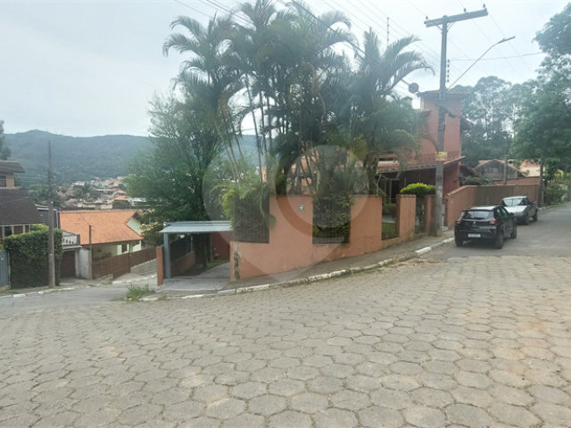 Sobrado à venda com 4 quartos, sendo 2 suítes,  em Lavapés, Mairiporã, SP