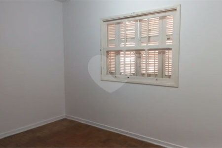 Sobrado à venda com 4 quartos, sendo 1 suíte, em Vila Vitório Mazzei, São Paulo, SP
