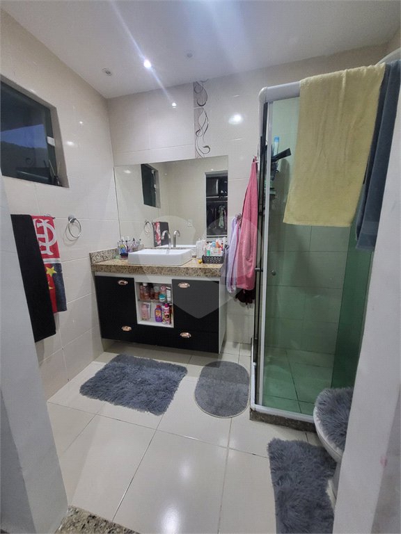 Casa à venda com 4 quartos, sendo 3 suítes, no condomínio Residencial Nelson Pinto, Rio de Janeiro - RJ