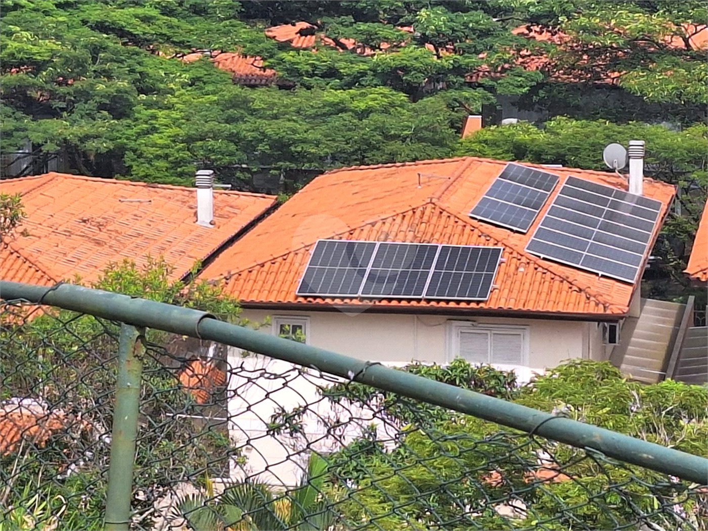 Casa à venda com 5 quartos, sendo 3 suítes,  no condomínio Vila Panamericana, São Paulo - SP