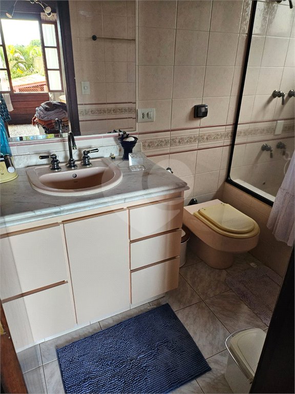 Casa à venda com 4 quartos, sendo 3 suítes, no condomínio Residncial Euroville, Carapicuíba - SP