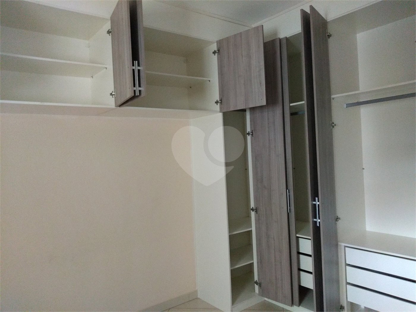 Sobrado à venda com 3 quartos, sendo 1 suíte,  em Residencial Rancho Grande, Itaquaquecetuba, SP