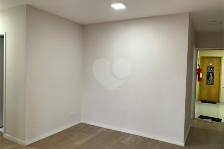 Apartamento à venda com 3 quartos, sendo 1 suíte, em Jardim Marajoara, São Paulo, SP
