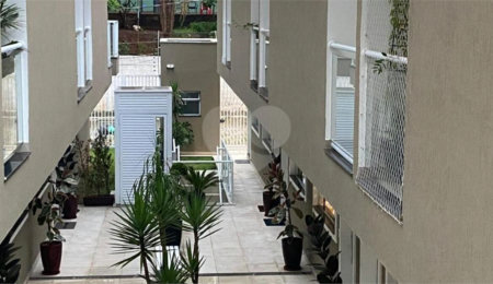 Casa à venda com 3 quartos, sendo 1 suíte, no condomínio Garden Village, São Paulo - SP