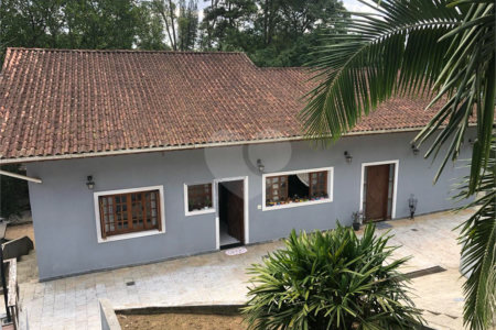 Casa à venda com 3 suítes em Dos Finco, São Bernardo do Campo, SP