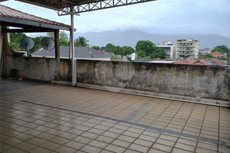 Casa à venda com 5 quartos, sendo 1 suíte, em Bangu, Rio de Janeiro, RJ